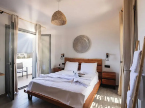 Filia Skyros Suites