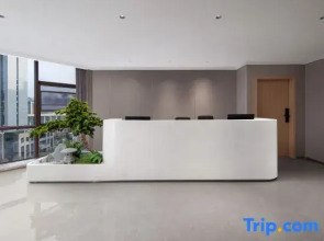 Zhiyi Holiday Hotel (Bazhong East Railway Station)