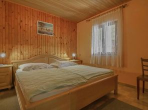 Amazing Apartment in Porec With Wifi and 2 Bedrooms