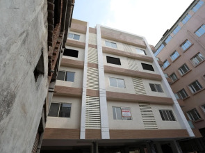 OYO 10066 Home Modern 3BHK Gulab Bagh