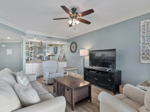 Phoenix on the Bay 2206- Elegant condo w/Lazy River Vortex Slide & Bay Views!