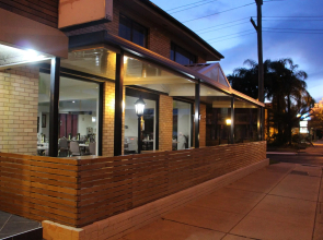Golden West Motor Inn