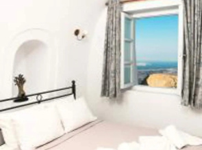 Impeccable Double Bed Villa in Imerovigli Santorin