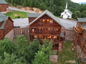 Delmont by Avantstay Sleeps 20! Expansive Views in a Cabin Community