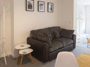 Victory Apartment by RentMyHouse