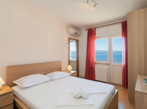 Beautiful Home in Omis With Wifi and 8 Bedrooms