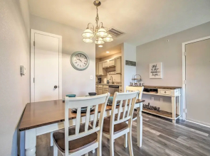 Cozy Condo w/ Pool Access in the Heart of Branson!