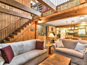 Black Mountain Cabin w/ Screened Porch + Views!
