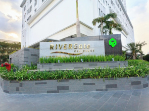 REM Rivergate Garden Pool Signature Apartments