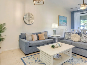 7 Mi to Beach: Condo w/ Pool Access in Bradenton!