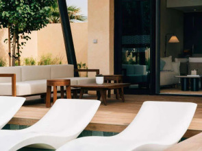 Bab Al Nojoum Hudayriyat Villas