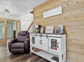 Charming Getaway 4BR 3Bath Hot Tub