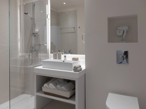Gallery Suites & Residences, Piraeus
