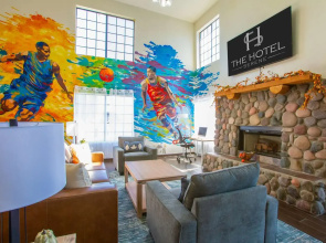 The Hotel Serene Glendale Peoria, Surestay Collection by BW