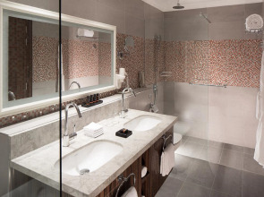 Отель Naumi Dubai