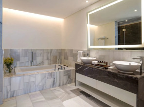 Th8 Palm Dubai Beach Resort, Vignette Collection, by IHG