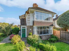 Beautifully Furnished Home - 5 Minutes to the Sea!