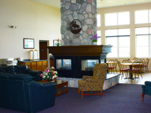 Magnuson Grand Lakefront Paradise