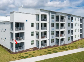 Amazing Townhome With Lake View at Storey Lake Resort