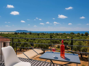 Serenity and Views - Beachside Escape
