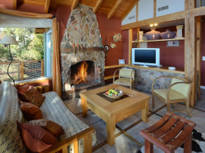Great 3 Bedroom Home on the Lake Shore H50