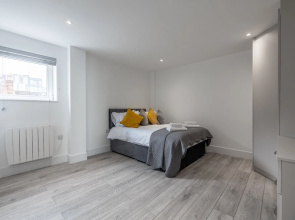 Remarkable 2-bed Apartment in Camberley