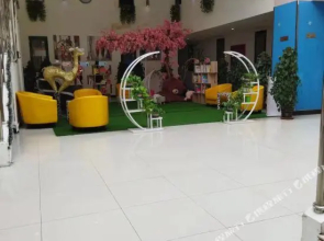 Elan Hotel (Dalian Railway Station Baiweinian)