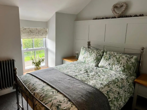 Penderyn Cottage, Waterfall Country, Brecon Beacons