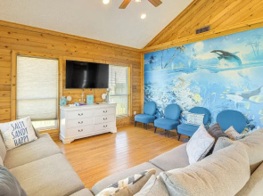Walk to Beach: Getaway on Bolivar Peninsula!