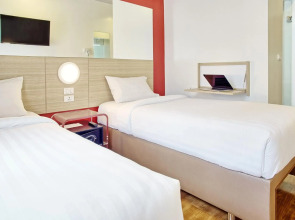 Red Planet Makati Amorsolo