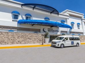Hotel Mesaluna Short & Long Stay