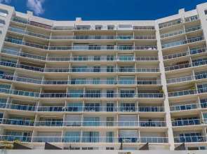 ARENA Stunning 2 BDR Beachfront- Designer Vibes