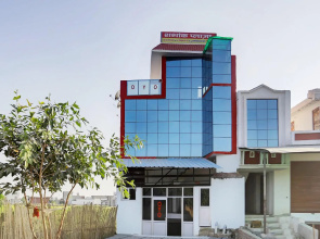 OYO 81465 Shashank Plaza