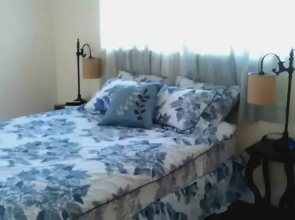 Renovated one bedroom 2 min to the beach