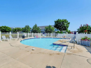 4 Mi to Beach: Lewes Townhome w/ Ping-pong Table