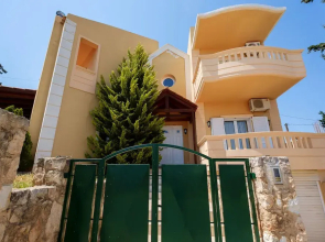 Relaxing Family Home near Beaches
