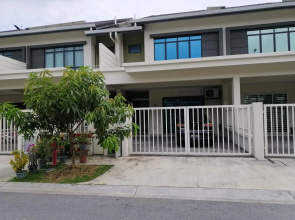 A&D Home-stay @Kota Warisan, Sepang (KLIA 15 min)
