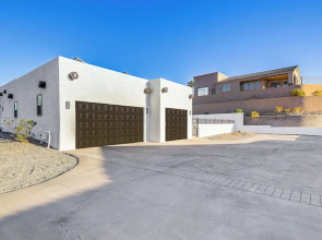 Pet-friendly Home w/ Hot Tub in Lake Havasu City