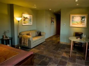 Pearlessence Vineyard Inn