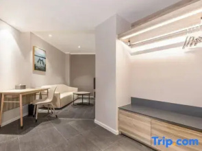 Qingmu Select Hotel (Liyang Aoti Avenue, Wuyue Plaza)