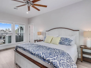 Flamingo House 4 Bedroom Home by RedAwning