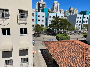 Apartamento c/estacionamento, próximo ao Shopping