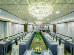 Happy Life Grand Hotel & Sky Bar