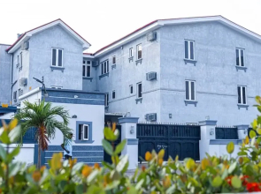 Dyke Suites And Apartments