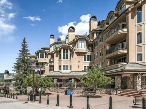 Luxe 4 Bedroom Beaver Creek Lodge Condo With ski in, ski out Access