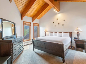 Pinnacle at Deer Valley Resort - Four Bedroom Condo with Hot Tub #1470 4 Condo