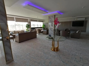 Qasr Alshamal Hotel