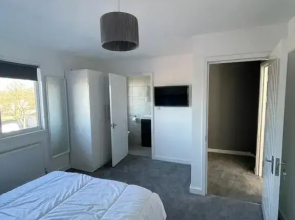 Double Room with Private Bathroom in Basingstoke