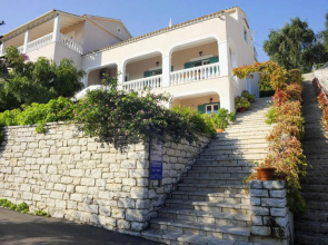 Evanna Walk to Beach Sea Views A C Wifi Car Not Required - 3425