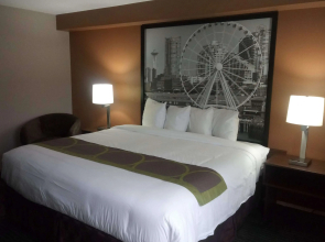 Super 8 Lynnwood